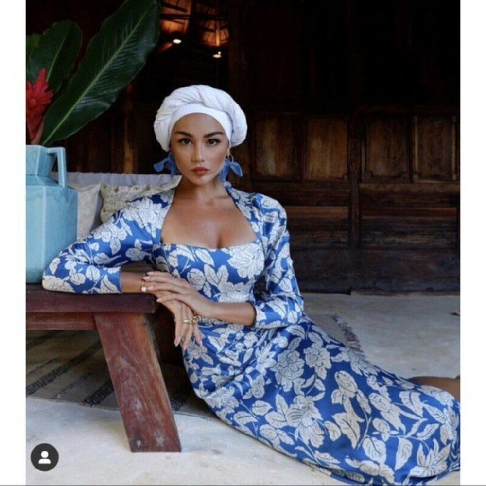 NEW Zara Blue & White Floral Satin Long Sleeve Midi Dress Blogger Size Medium M